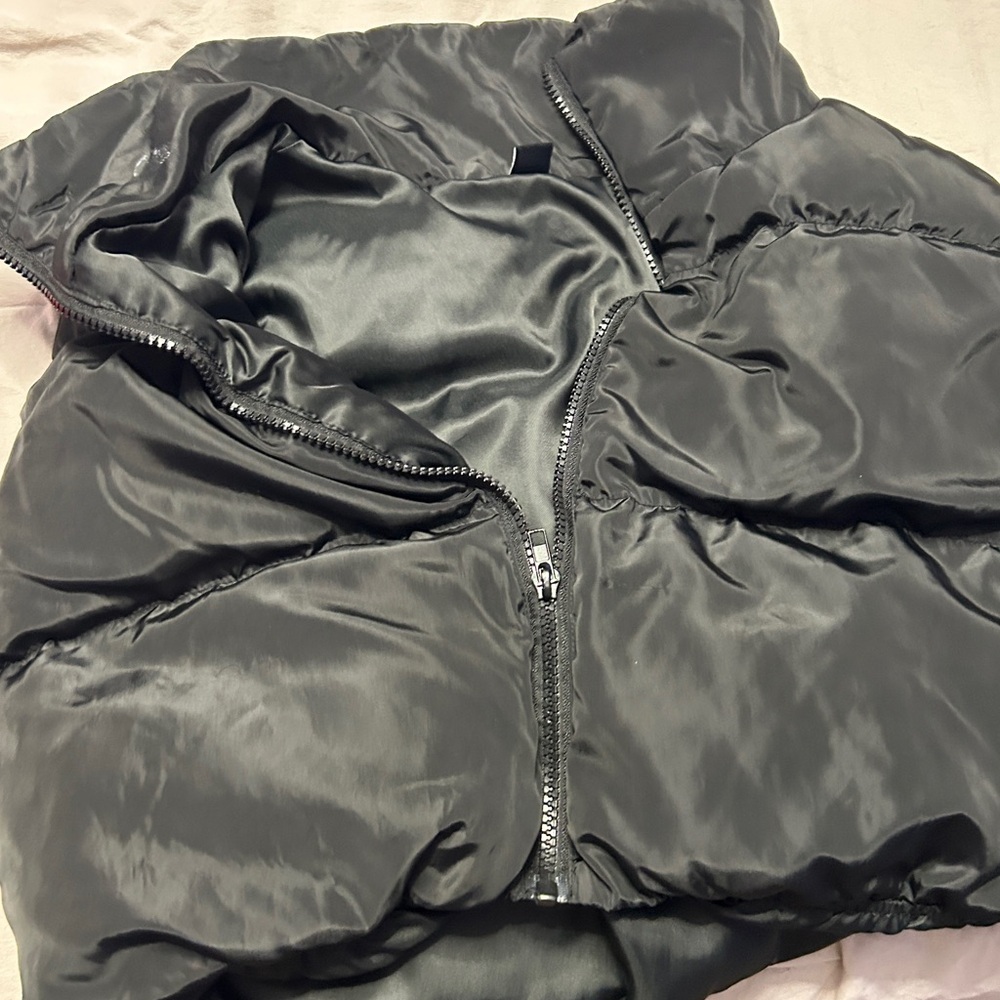 - crop vest. - Picture 2 of 6